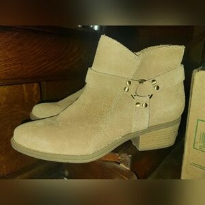 House Of Harlow Beechwood Suede Booties New Without Box Minor Flaws
